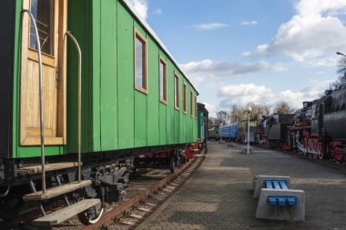 Eski demiryolu binek otomobil istasyonunda.