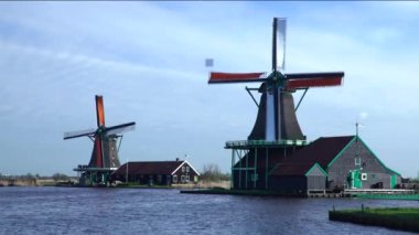 Zaandam yakınındaki Zaanse Schans'a, yel değirmenleri