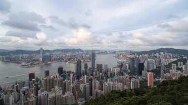 Şehir manzarası ve Victoria Harbour Victoria Peak görüntülendi?