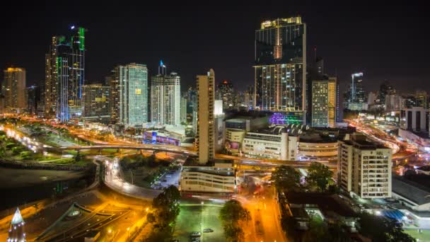Paisaje urbano nocturno en la ciudad de Panamá — Vídeo de stock