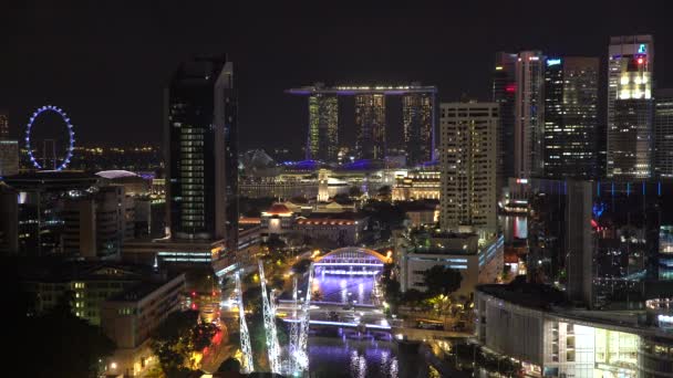 Uitzicht over de skyline van de stad en de rivier restaurants in de wijk — Stockvideo