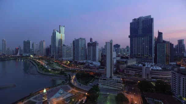 Stadssilhuetten i solnedgången, Panama City — Stockvideo