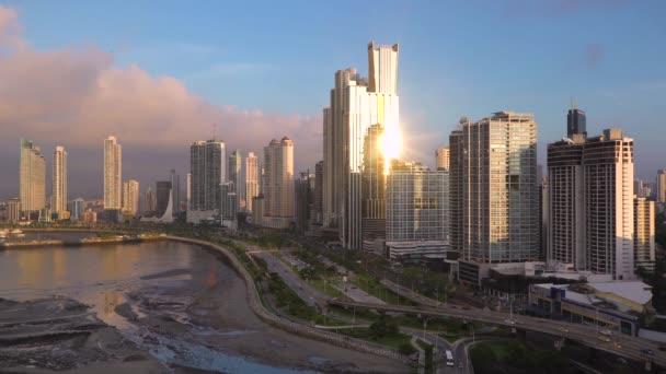 Stadtsilhouette bei Sonnenuntergang, panama city — Stockvideo