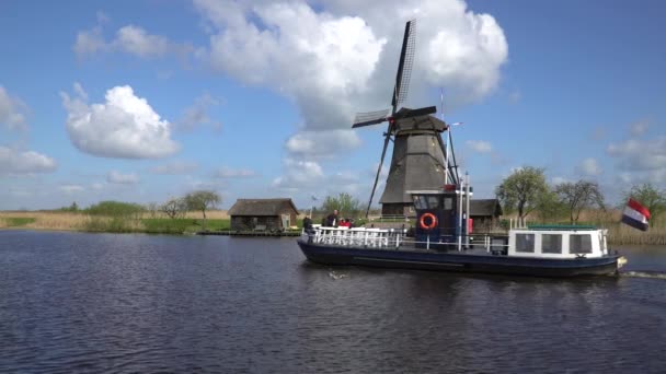 UNESCO World Heritage Site Windmill in Kinderdijk — Stock Video