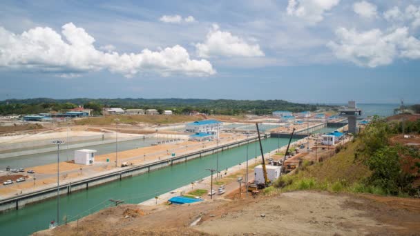 Panamakanal auf der atlantischen Seite am Dickdarm — Stockvideo