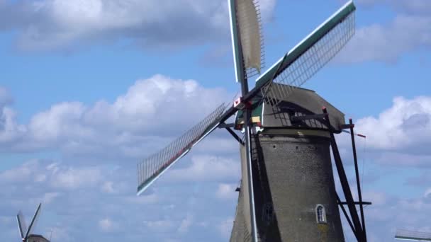 Moinho de vento, Património Mundial da UNESCO em Kinderdijk — Vídeo de Stock