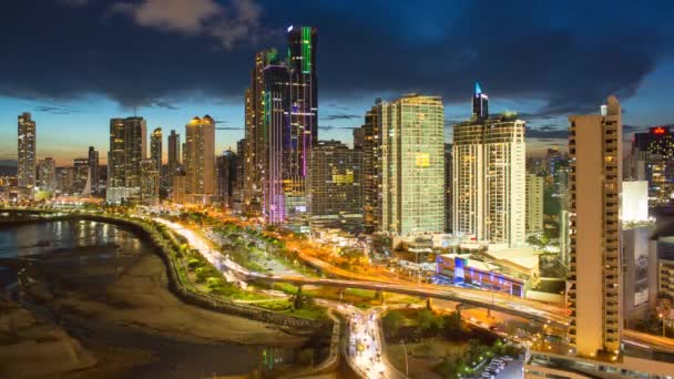 Ciudad skyline al atardecer, Ciudad de Panamá — Vídeo de stock