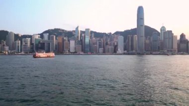 Hong Kong manzarası liman Kowloon taraftan görüldü