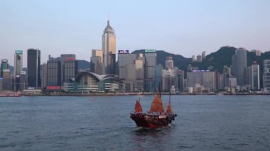 Hong Kong manzarası liman Kowloon taraftan görüldü