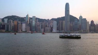 Hong Kong manzarası liman Kowloon taraftan görüldü