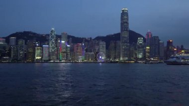 Hong Kong manzarası liman Kowloon taraftan görüldü