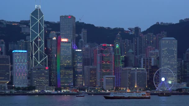 香港天际线从九龙一边的海港看见 — 图库视频影像