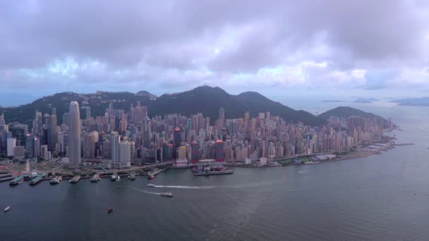 Verhoogde view, de haven en de centrale wijk van Hong Kong — Stockvideo