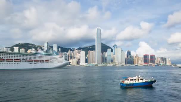 Horizonte de Hong Kong visto desde el lado de Kowloon del puerto — Vídeos de Stock