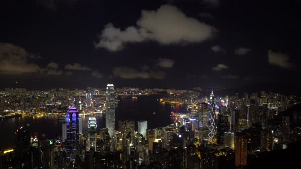 Skyline della città e Victoria Harbour visto da di Victoria Peak, Hong Kong — Video Stock
