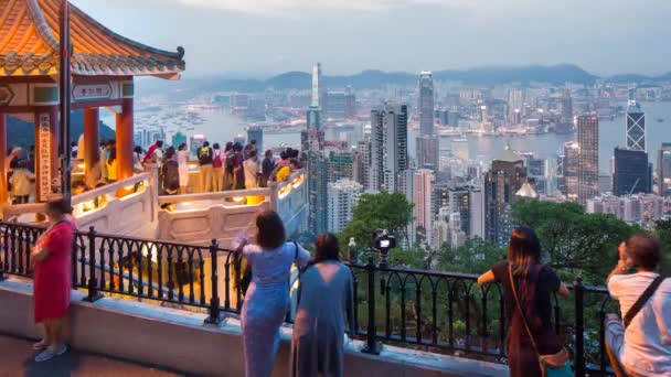 Leijonan Pavilionin tähystyspaikka Victoria Peakissa, Hongkongissa — kuvapankkivideo