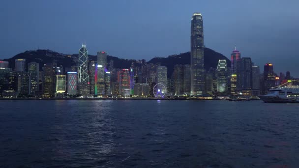 Skyline de Hong Kong visto do lado de Kowloon do porto — Vídeo de Stock