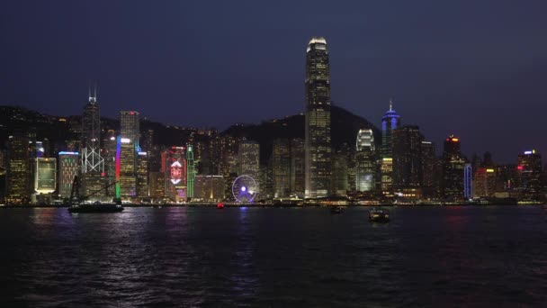 Hong Kong skyline gezien vanuit de Kowloon kant van de haven — Stockvideo