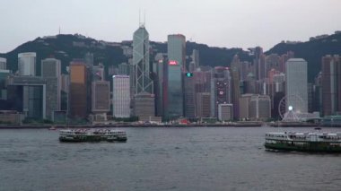Hong Kong manzarası liman Kowloon taraftan görüldü