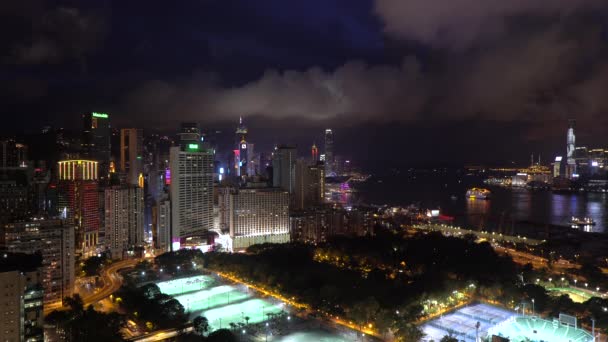 Podniesionymi widokiem, Victoria park i centrum dzielnicy Hong Kongu — Wideo stockowe