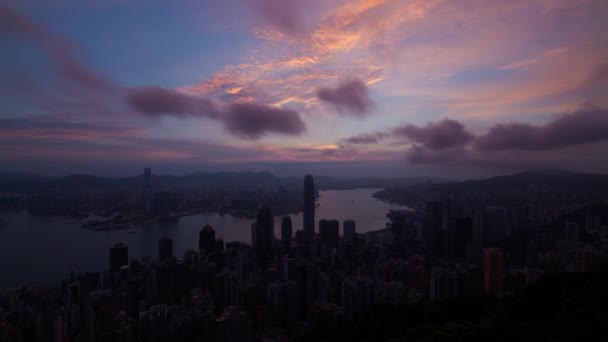 Vista del horizonte de la ciudad y del puerto de Victoria desde el pico Victoria — Vídeo de stock