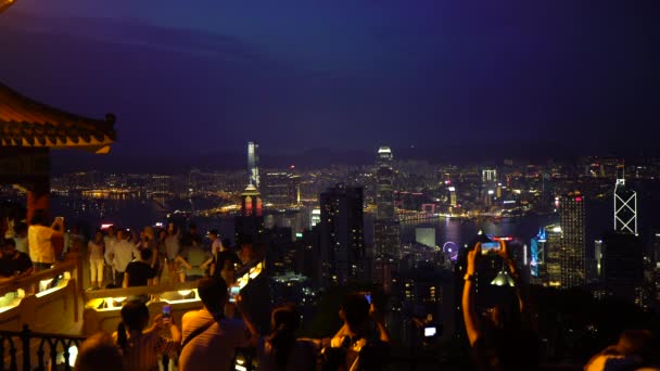 在香港维多利亚山顶的亭子监视点 — 图库视频影像