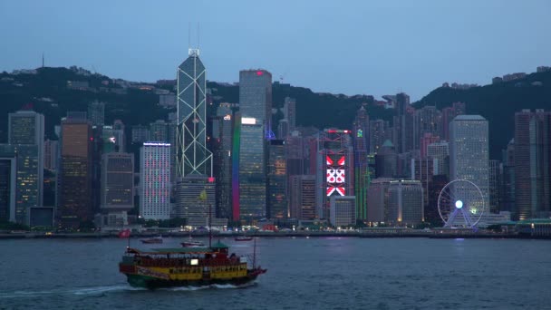 Horizonte de Hong Kong visto desde el lado de Kowloon del puerto — Vídeo de stock