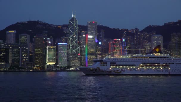 Ορίζοντας του Χονγκ Κονγκ από την πλευρά Kowloon του λιμανιού — Αρχείο Βίντεο