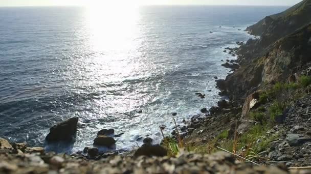 Paisaje a lo largo de la costa — Vídeos de Stock