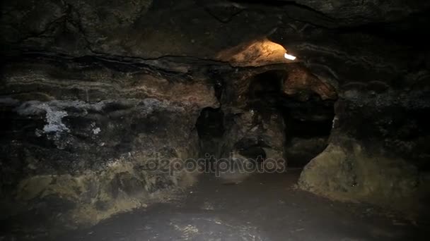 Dentro de las grandes cuevas antiguas FHD — Vídeo de stock