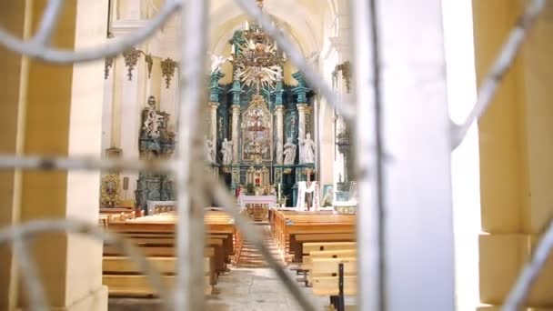 Nave de basílica gótica en la ciudad de Buchach — Vídeos de Stock