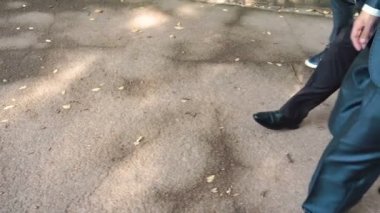 Bacaklar yürüyen insanların detayını Slowmotion