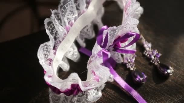 Hermosa boda accesorios primer plano pan — Vídeos de Stock