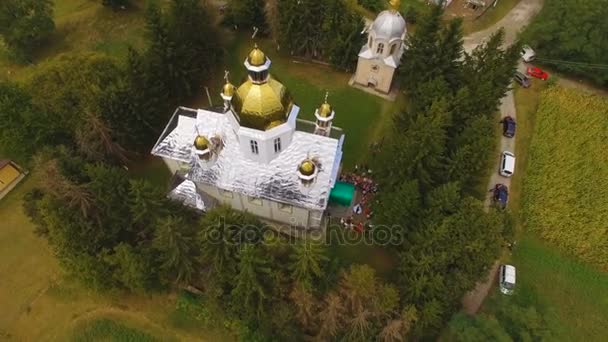 Veduta aerea drone di una chiesa di campagna 4k — Video Stock