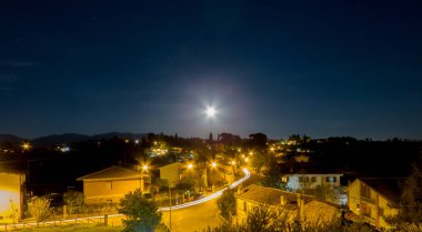Forano Rieti İtalya'nın gece görünümü