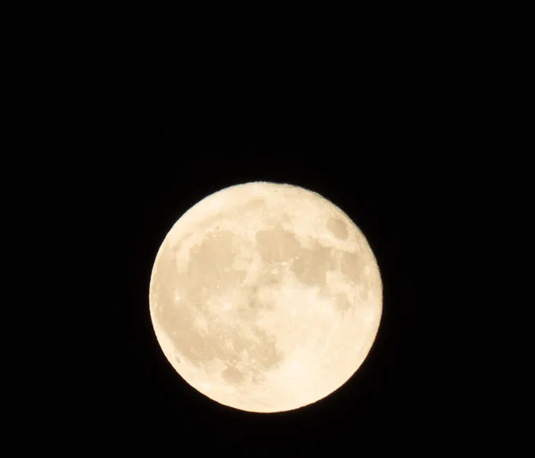 La fascinante superficie lunar con sus cráteres —  Fotos de Stock