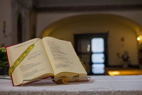 ラヴェッロ教会の神聖な聖書 — ストック写真