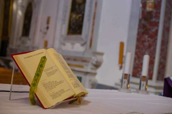 ラヴェッロ教会の神聖な聖書 — ストック写真
