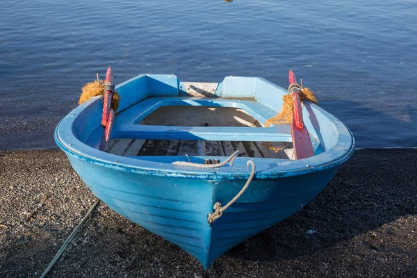 Pequeños barcos esperando el verano —  Fotos de Stock