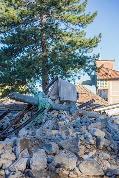 Amatör, Lazio, İtalya 24 Ağustos 2016. Deprem merkezi İtalya richter ölçeğine göre büyüklüğü 6,5 ölçekli. Yıkıcı gücünü.
