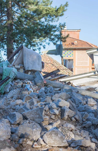 Amatör, Lazio, İtalya 24 Ağustos 2016. Deprem merkezi İtalya richter ölçeğine göre büyüklüğü 6,5 ölçekli. Yıkıcı gücünü.