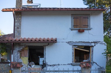 Amatör, Lazio, İtalya 24 Ağustos 2016. Deprem merkezi İtalya richter ölçeğine göre büyüklüğü 6,5 ölçekli. Yıkıcı gücünü.