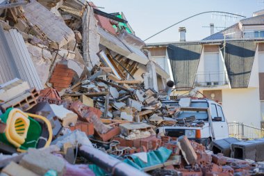 Amatör, Lazio, İtalya 24 Ağustos 2016. Deprem merkezi İtalya richter ölçeğine göre büyüklüğü 6,5 ölçekli. Yıkıcı gücünü.