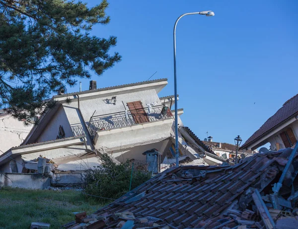 Amatör, Lazio, İtalya 24 Ağustos 2016. Deprem merkezi İtalya richter ölçeğine göre büyüklüğü 6,5 ölçekli. Yıkıcı gücünü.