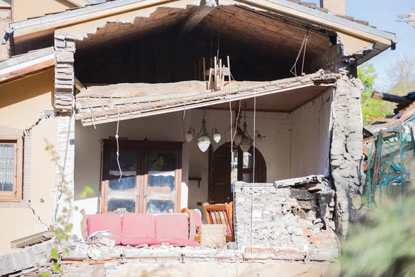 Amatör, Lazio, İtalya 24 Ağustos 2016. Deprem merkezi İtalya richter ölçeğine göre büyüklüğü 6,5 ölçekli. Yıkıcı gücünü.