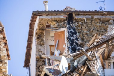 Retrosi, Lazio, İtalya 24 Ağustos 2016. Deprem merkezi İtalya richter ölçeğine göre büyüklüğü 6,5 ölçekli. Yıkıcı gücünü.