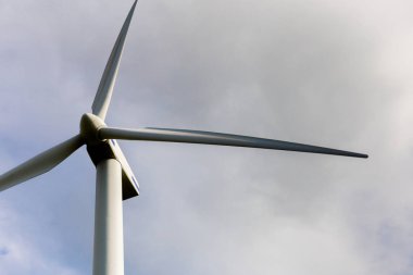 Capracotta, Molise, İtalya 26 Haziran 2017. Rüzgar türbinleri yenilenebilir kaynakları elektrik olmadan kirlilik için