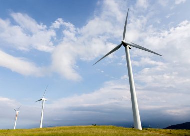Capracotta, Molise, İtalya 26 Haziran 2017. Rüzgar türbinleri yenilenebilir kaynakları elektrik olmadan kirlilik için