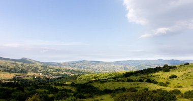 Capracotta, Molise, İtalya 26 Haziran 2017. Capracotta çevresindeki tepeler peyzaj