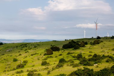Capracotta, Molise, İtalya 26 Haziran 2017. Rüzgar türbinleri yenilenebilir kaynakları elektrik olmadan kirlilik için